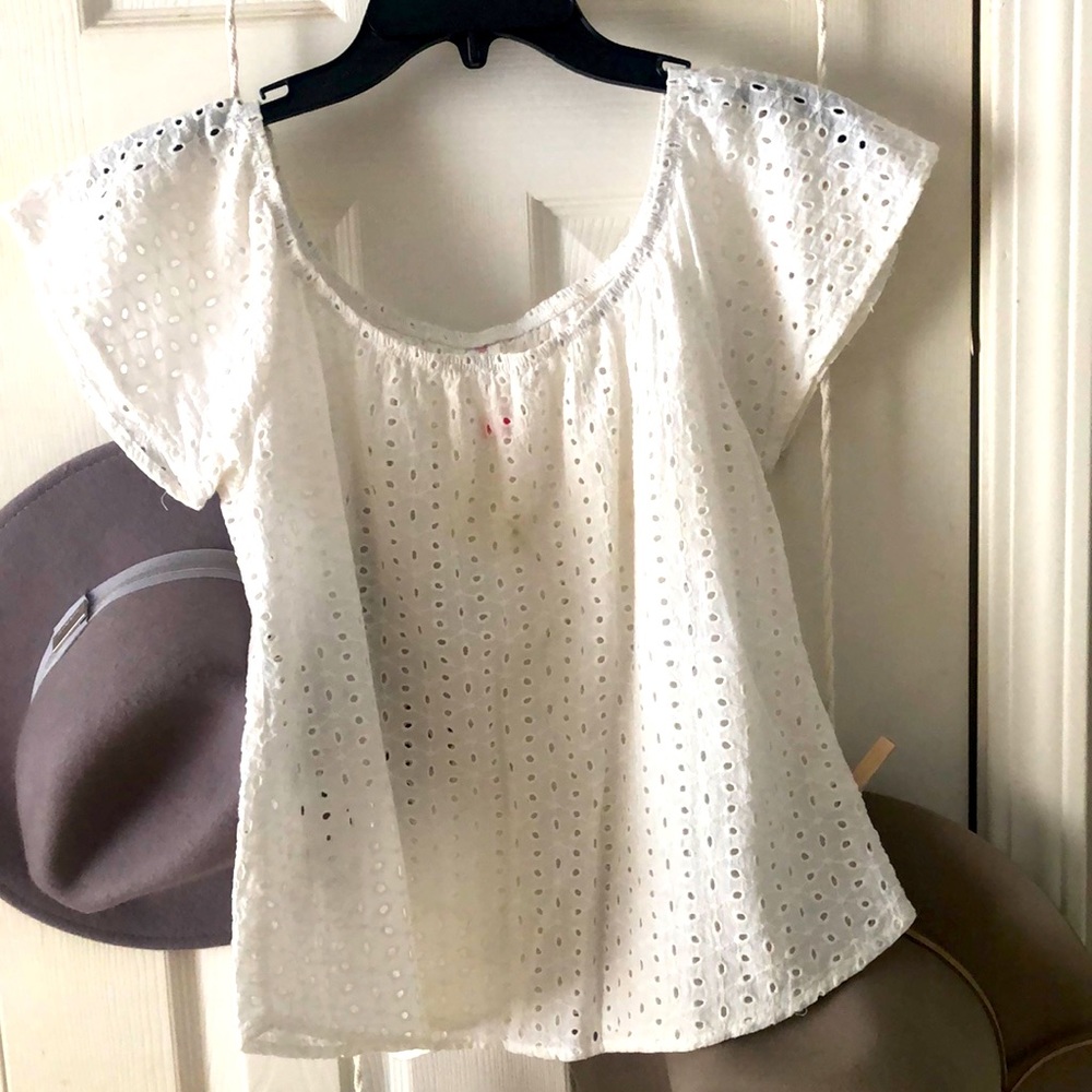 White eyelet top! Size small!